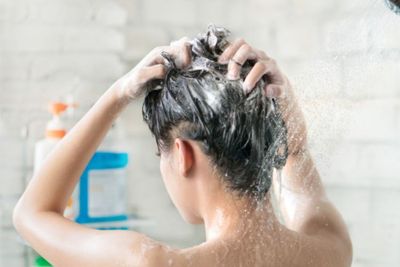 Ahli Ungkap Seberapa Sering Idealnya Cuci Rambut dalam Seminggu
