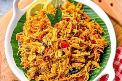 Buat Ayam Suwir Pedas Yang Rasanya Nampol Banget Yuk