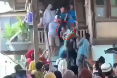 Detik-detik Wanita Nyaris Diamuk Warga usai Racuni Mertua, Diteriaki Satu Kampung