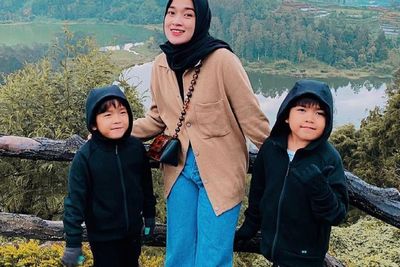 Ririe Fairus Unggah Potret Bahagia saat Liburan, Netizen Ramai Beri Dukungan & Semangat