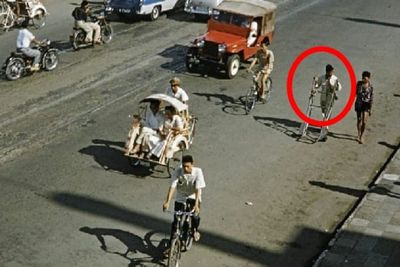 Viral Foto Jadul Jenis Transportasi di Jakarta 1970, Netizen Malah Salfok Pria Bawa Troli
