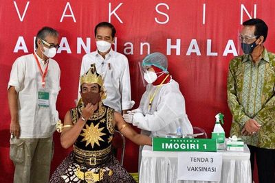 Jokowi: Gatot Kaca yang Sakti Terima Vaksin Covid-19