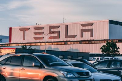 Hacker Meretas Kamera Keamanan Pemasok Tesla di Tiongkok!