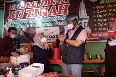 Anies Baswedan Makan Gudeg Kaki Lima, Netizen: Gubernur Rasa Presiden