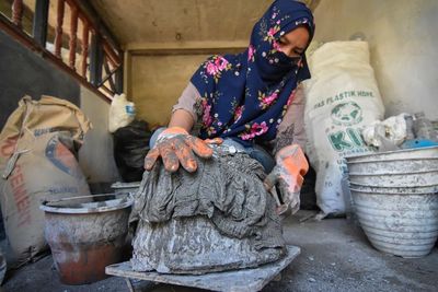 FOTO: Pot Bunga Dari Sampah Popok Bayi