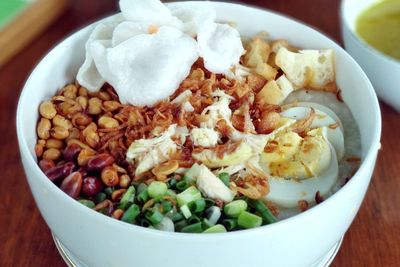 Cara Membuat Bubur Ayam Seperti di Restoran Yang Kental dan Gurih