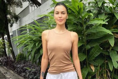 Shopia Latjuba Unggah Foto Seksi 50 Tahunnya, Netizen Ngiri Menyesal Baru Siap Makan