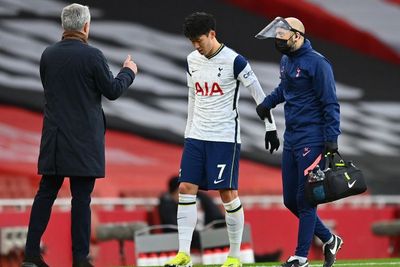 Sialnya Tottenham: Kalah dari Arsenal, Son Malah Cedera