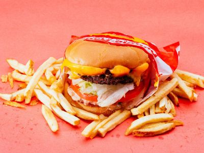 5 Makanan yang Haram Dikonsumsi Setelah Suntik Vaksin Covid-19