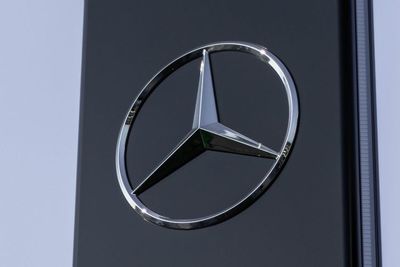 Mercedes-Benz Tarik 2,6 Juta Unit Mobil Buatannya di Tiongkok, Kenapa?