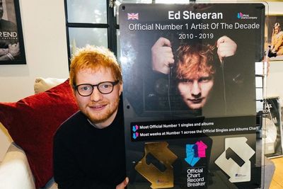Ed Sheeran Jalani Isolasi Diri di Australia, Hadiri Pemakaman Sosok Mentor dan Ayahnya !
