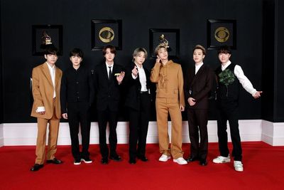 Kalah dari Lady Gaga, ARMY Sebut Grammy Curang dan Hanya Manfaatkan BTS