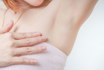 7 Cara Memutihkan Ketiak Hitam dengan Bahan Alami Tanpa Efek Samping
