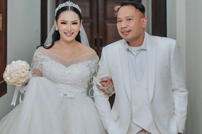 Resmi Jadi Istri Vicky, Kalina Ocktaranny: Makasih Sudah Jadi Penguat saat Aku Lemah