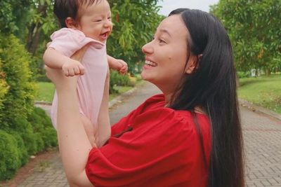 Anaknya Disebut Bau Tangan Gegara Sering Digendong, Asmirandah Langsung Bereaksi