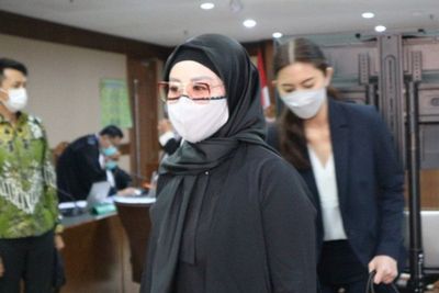 Beri Hadiah Anniversary ke Istri, Edhy Prabowo Belanja Barang Mewah Total Rp754 Miliar