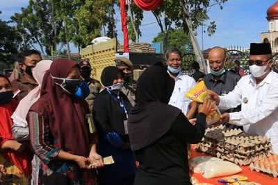 FOTO: Operasi Pasar Murah di Aceh Barat