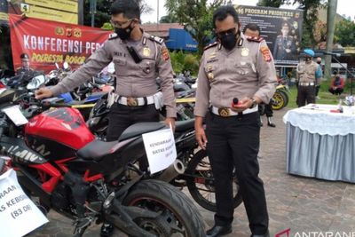 Jangan Lagi Pakai Knalpot Bising Kalau Tidak Mau Dimusnahkan dengan Cara Ini