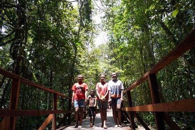 FOTO: Wisata Alam Pengamatan Burung di Sorong