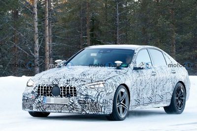 Mercedes-AMG C63 2022 Ini Kepergok Melakukan Uji Jalan di Jalanan Bersalju!