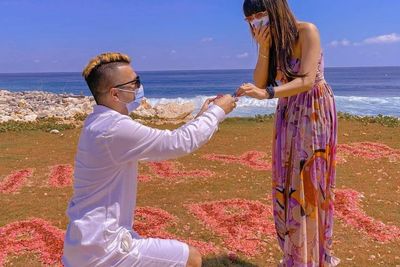 Baru Cerai dari Kiwil, Eva Bellisima Pamer Momen Romantis Dilamar Pacar di Bali