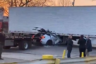 Mobil Tesla Alami Kecelakaan Fatal, Badan Keselamatan AS Lakukan Investigasi!