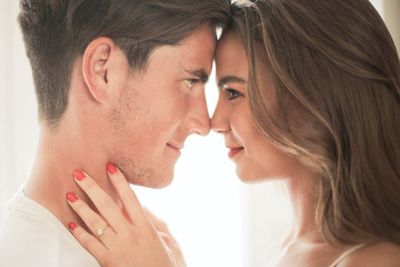 Tips Cara Menjadi Pasangan Romantis Agar Hubungan Harmonis