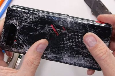 ASUS ROG Phone 5 Tak Lolos Uji Durability Test oleh JerryRigEverything