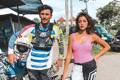 Unggah Foto Bersama Pria, Jessica Iskandar Diisukan Dekat Dengan Vincent Verhaag!!