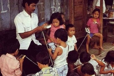 Viral Foto Jadul Bocah Sewa Gimbot untuk Mabar Bikin Nostalgia, Salfok Ada Tali
