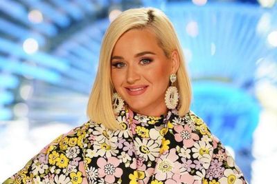 Cincin Melingkar di Jari Katy Perry, Benarkah Diam-diam Telah Menikah dengan Orlando?