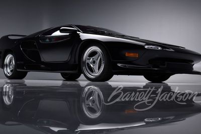 Mobil Vektor M-12 Ini Dilelang, Bermesin V12 Milik Lamborghini Diablo!