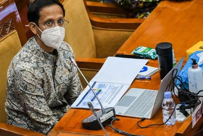 Alasan Mendikbud Nadiem Izinkan Belajar Tatap Muka: Cemas Pernikahan Dini Meningkat