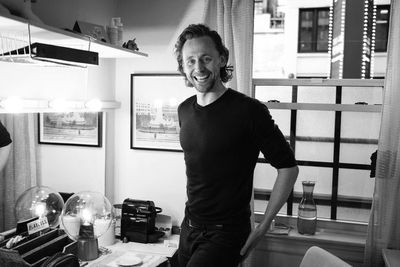 Tom Hiddleston Resmi Bergabung Dengan Series Apple TV+ Berjudul The Essex Serpent