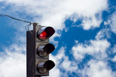 Mengulik Fakta Unik Seputar Lampu Lalu Lintas, Pertama Kali Dipasang di London