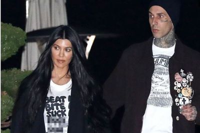Sebulan Menjalin Hubungan, Kourtney Kardashian dan Travis Barker Berkencan di Malibu