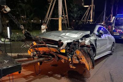 Kecelakaan Tengah Malam di Senayan, Mobil Mercy dan Mazda Ringsek