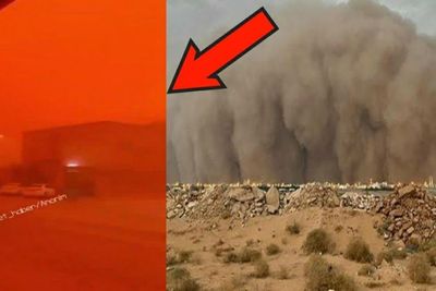 Ngeri! Langit di Makkah dan Madinah Berwarna Merah Gelap
