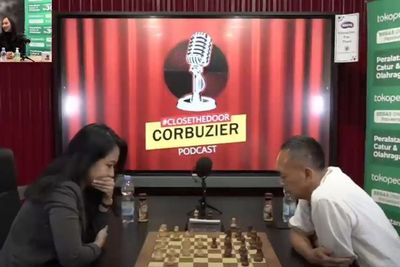 Kalah Lawan Irene di Babak Pertama, GM Susanto: Pak Dadang Alami Blunder Fatal!