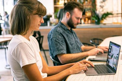 7 Rahasia Cara Move On dari Mantan Satu Kantor