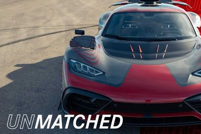 Melihat Pembalap F1 Lewis Hamilton Saat Pamerkan Mobil Mercedes-AMG One