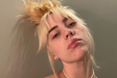 Terungkap, Rambut Hijau Hitam Ikonik Billie Eilish Ternyata Wig, Aslinya Pirang