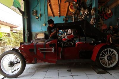 FOTO: Pembuatan Replika Mobil Kuno