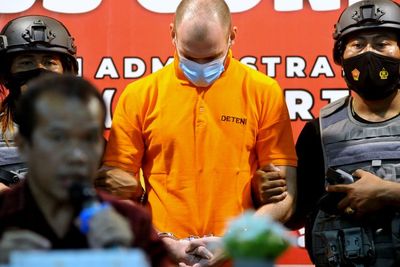 FOTO: Deportasi Warga Rusia Buronan Interpol