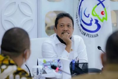 Menteri KKP Pingsan Saat Pimpin Upacara Pelepasan Jenazah Tiga Pegawai Korban Kecelakaan Pesawat