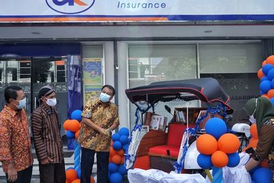 FOTO: Bantuan Becak Listrik Pustaka Askrindo