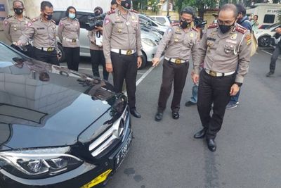 Polisi Cek Urine Pengendara Mercy yang Tabrak 1 Keluarga di Jakut