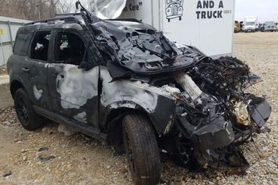 Meski Sudah Hancur Parah, Mobil Ford Bronco Sport Ini Masih Mau Dilelang
