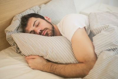 Posisi Tidur Ini Menggambarkan Kepribadian Kamu