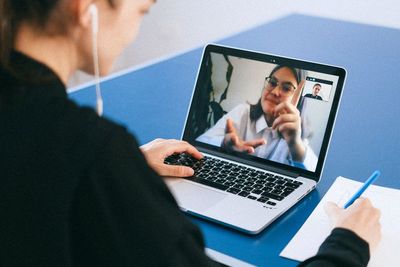 Para Pencari Kerja Wajib Tahu! Tips Sukses Menguasai Wawancara Kerja Online
